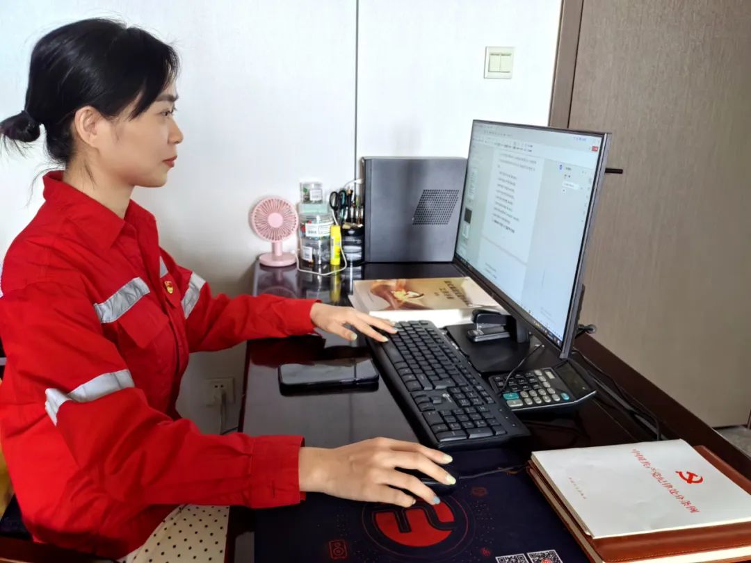 【宜化榜樣】化機公司李丹：提升素質(zhì)強技能，勇于奉獻(xiàn)顯擔(dān)當(dāng)(圖2)